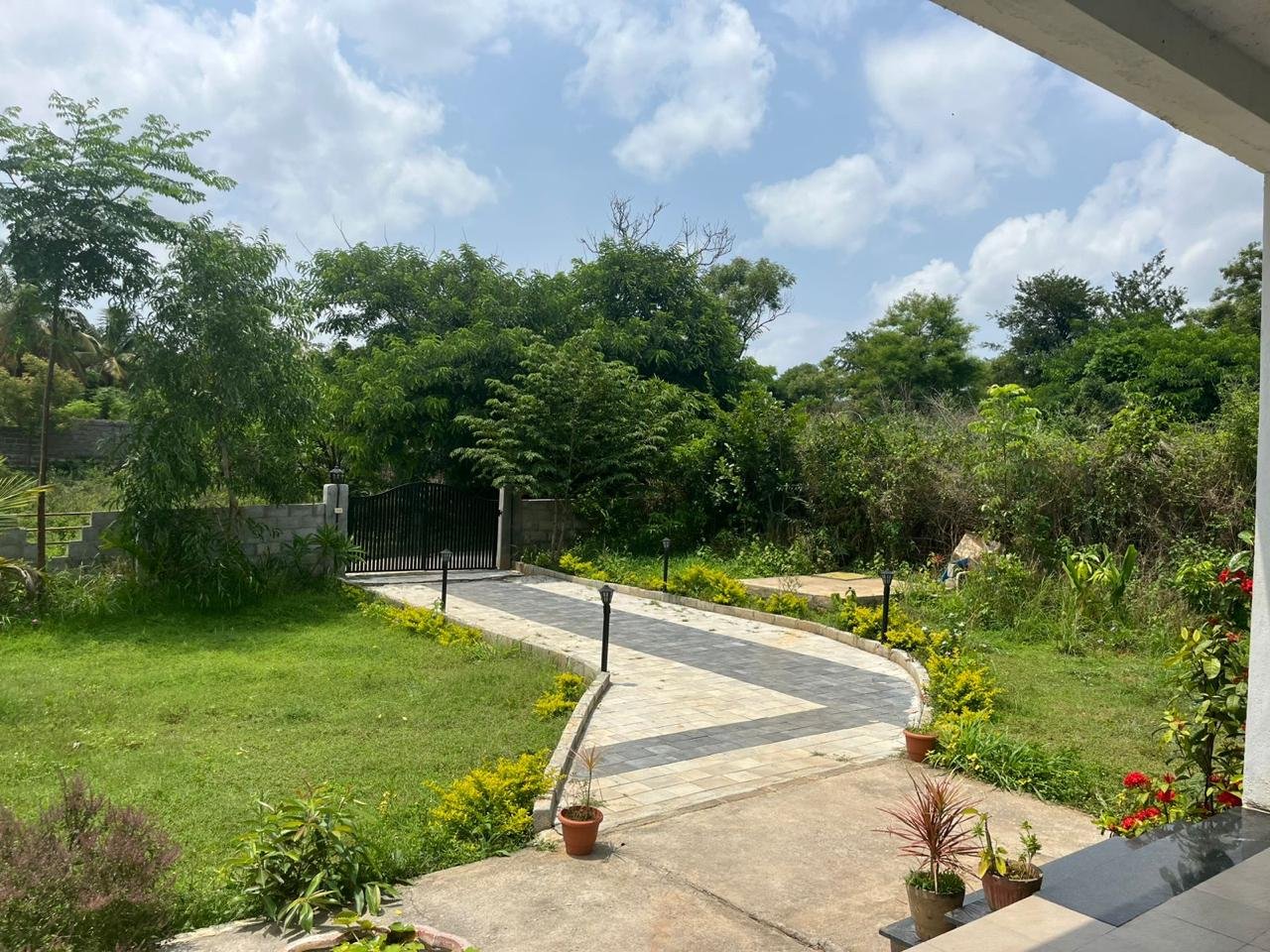 Valley View Farm Outdoor Lawn - Airbnb Alternative in Bangalore